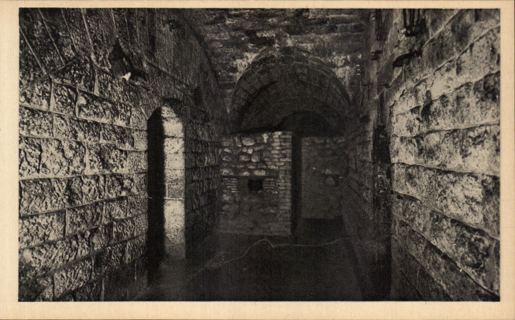 CPA Fort of Douaumont central Gallery At the bottom a baffle
