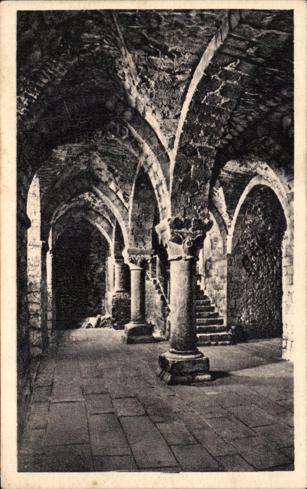 CPA Abbaye Du Mont St Michel Salle de I Aquilon