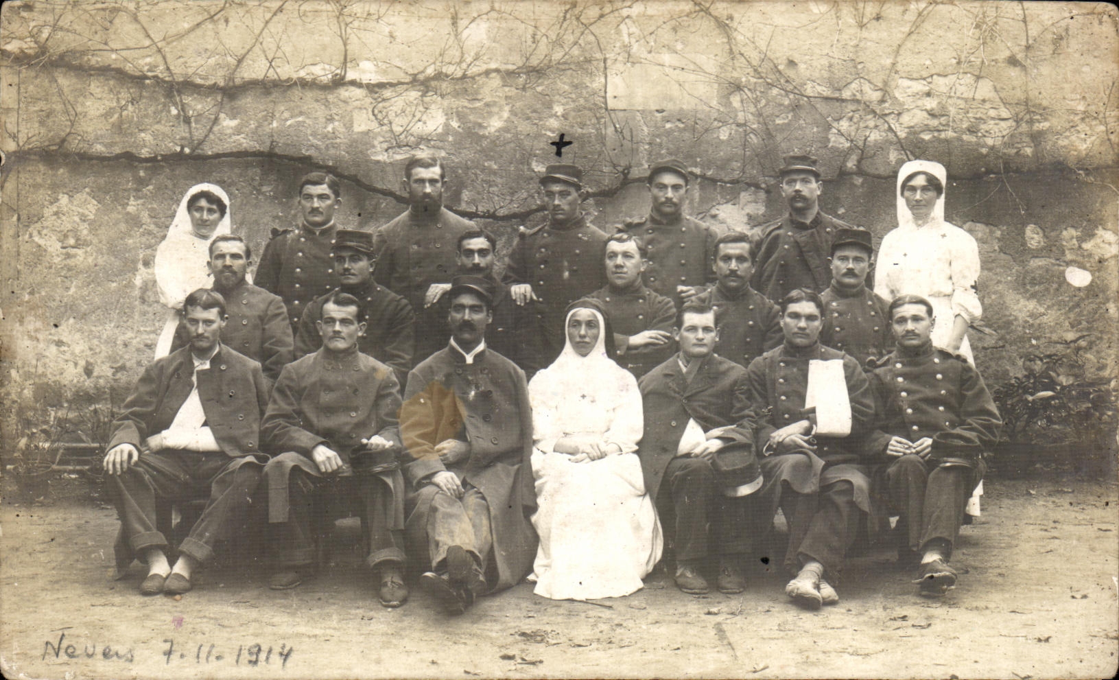 Hospital militar verdadero Nevers Letenanfle Militaria de la Cruz Roja de la foto