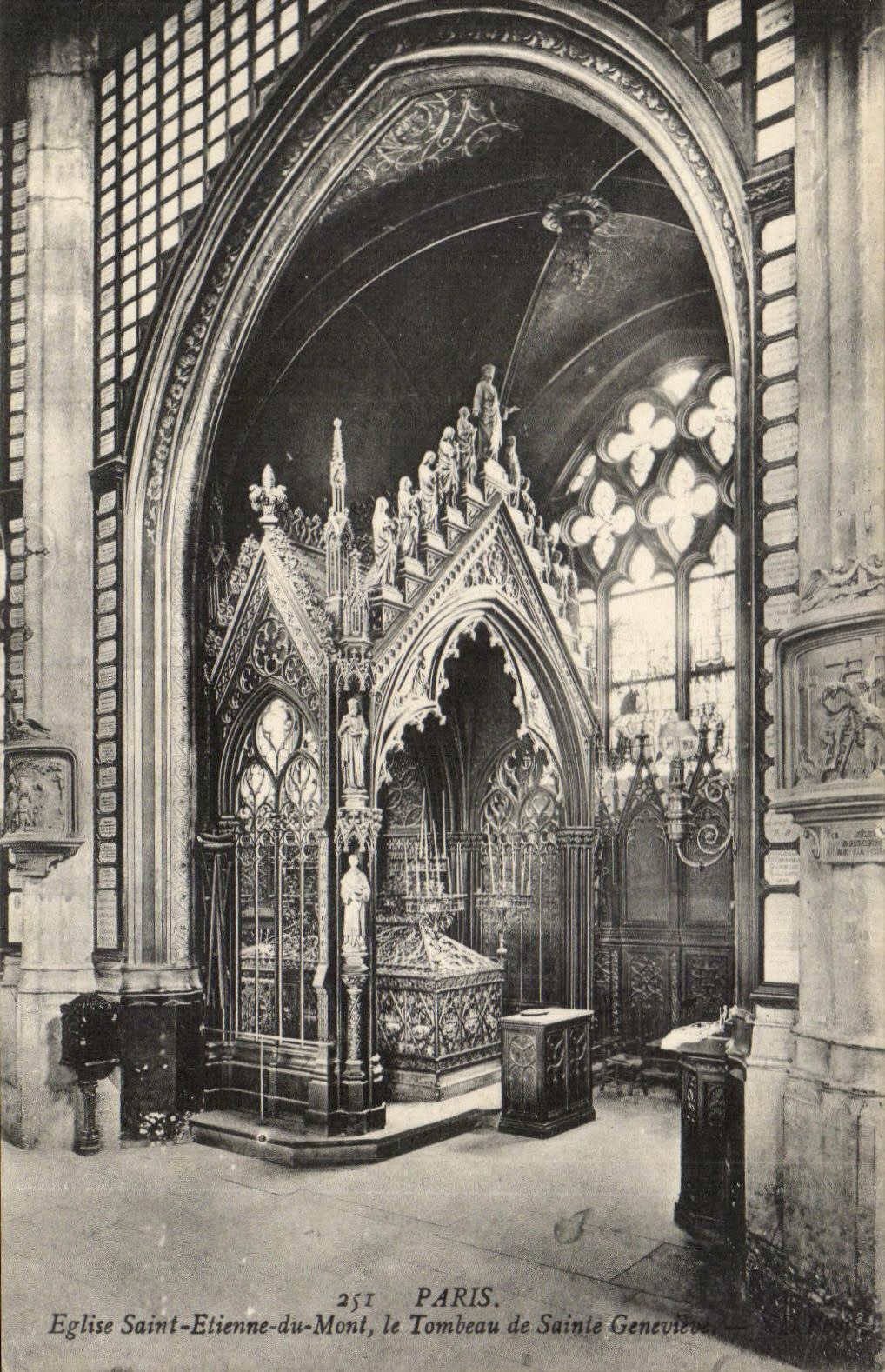 CPA Paris Eglise Saint Etienne du Mont Le Tombeau de Sainte Genevieve