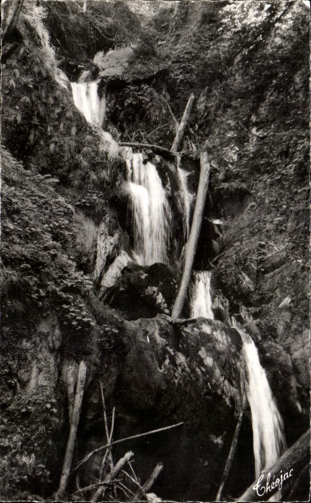 CPA Environs De Luchon Cascades of the Parisian one