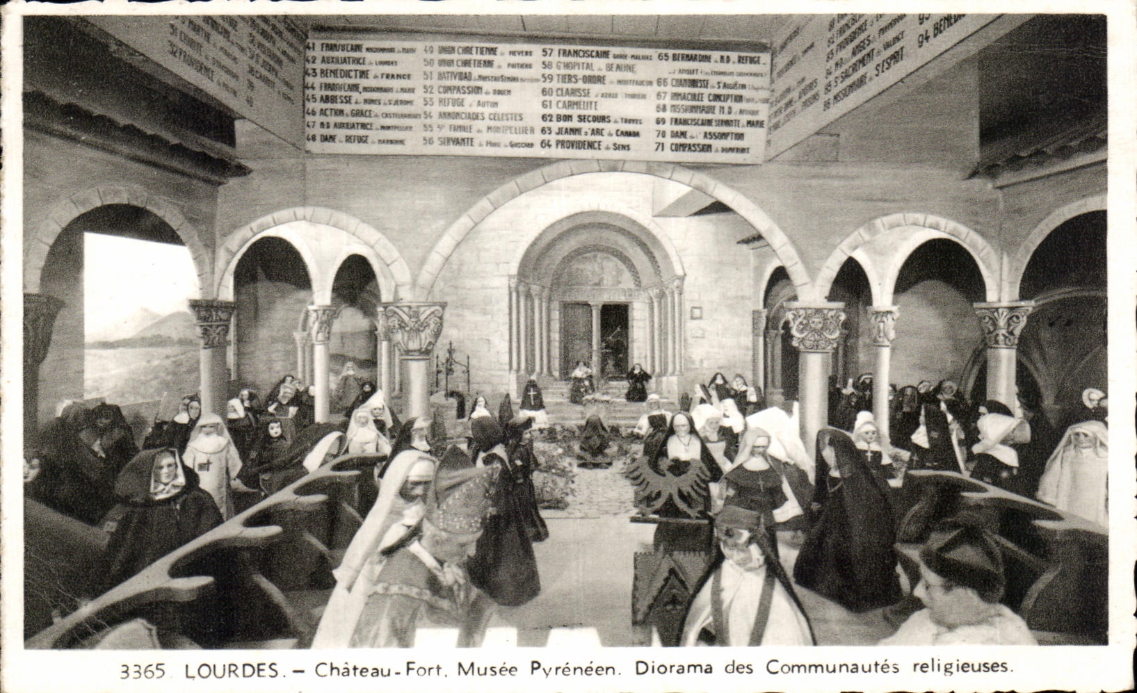 CPA Lourdes Chateau Fort Musee Diorama des communautes religieuses