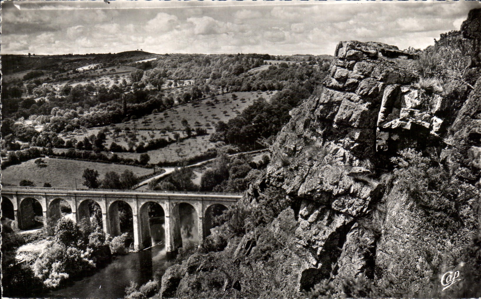 CPA La Suisse Normande La vallee de I Orne a Clecy