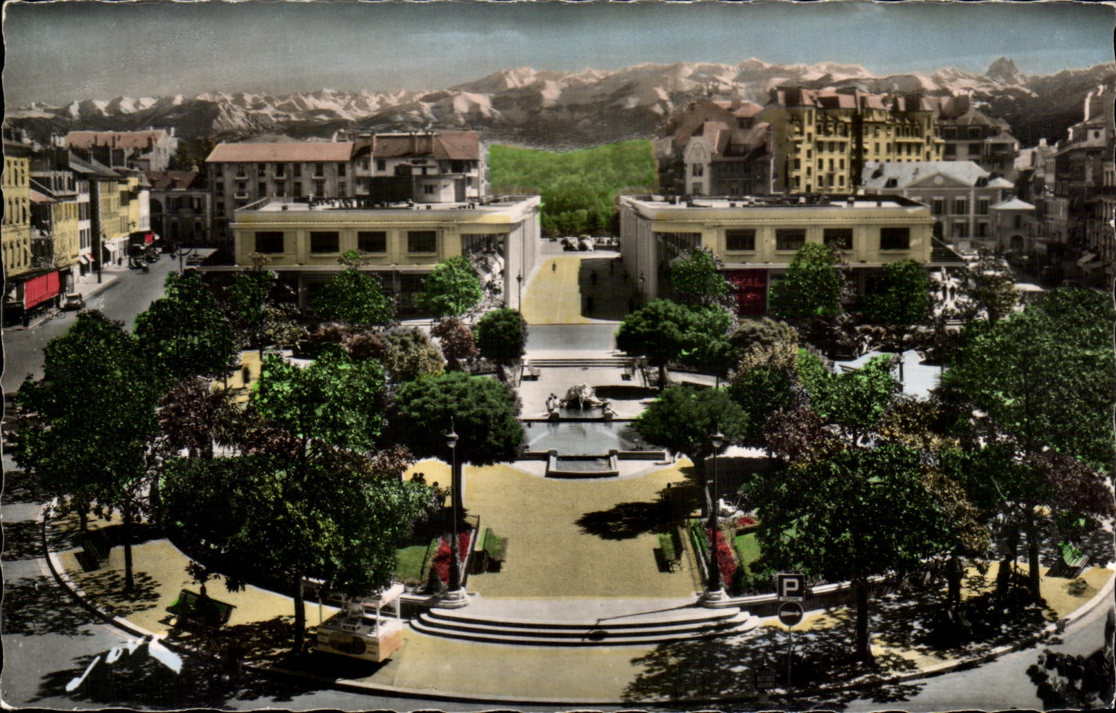 CPA Pau the Clemenceau Place and the chain of the Pyrenees