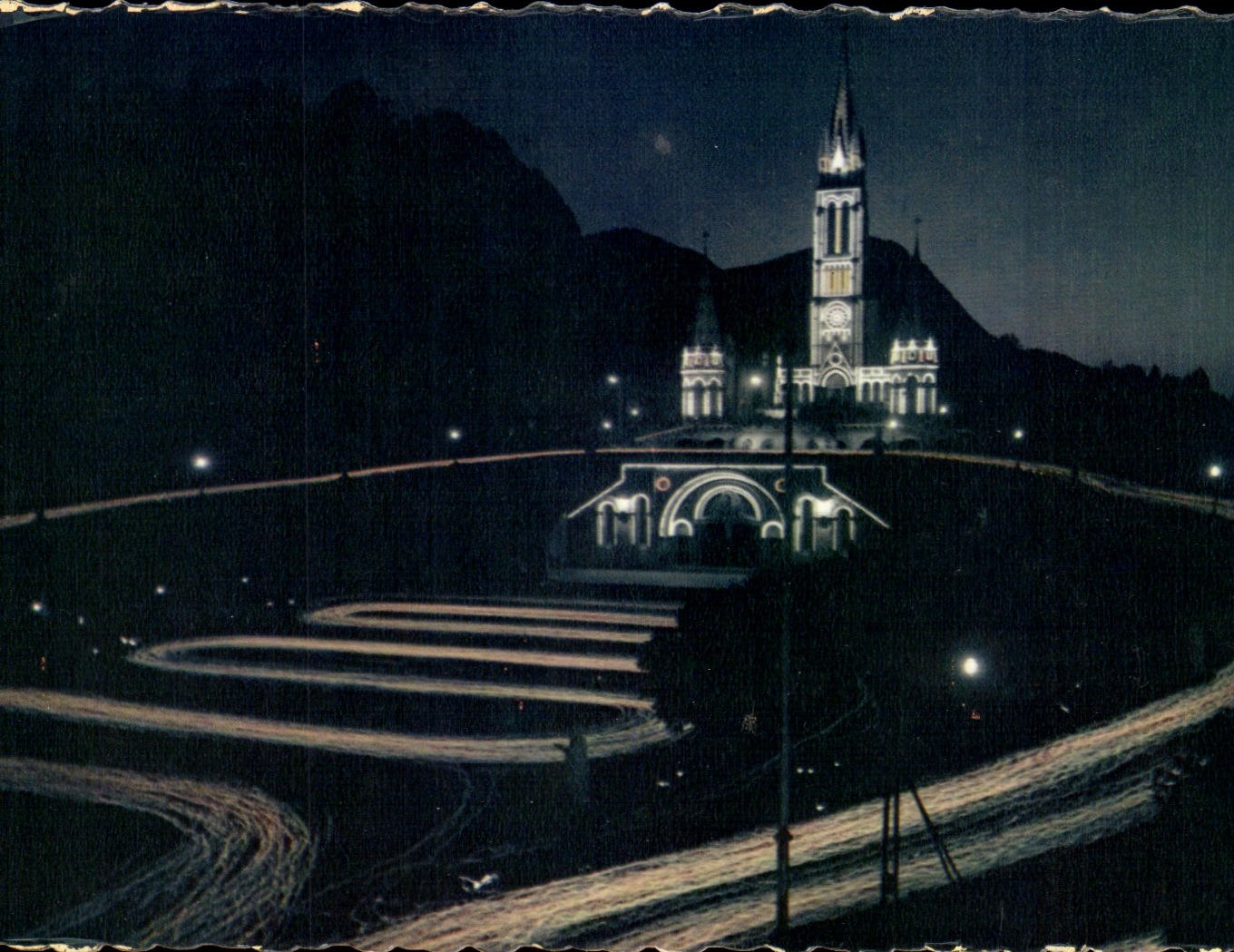 CPA Lourdes the Procession with the torches The candietight procession