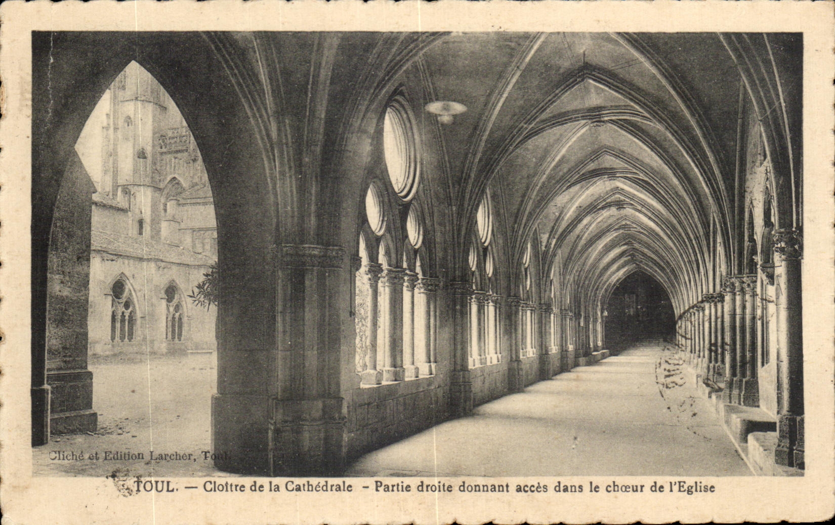 CPA Toul Cloftre de la catedral derecha dejo el donante del acceso en la iglesia del estribillo