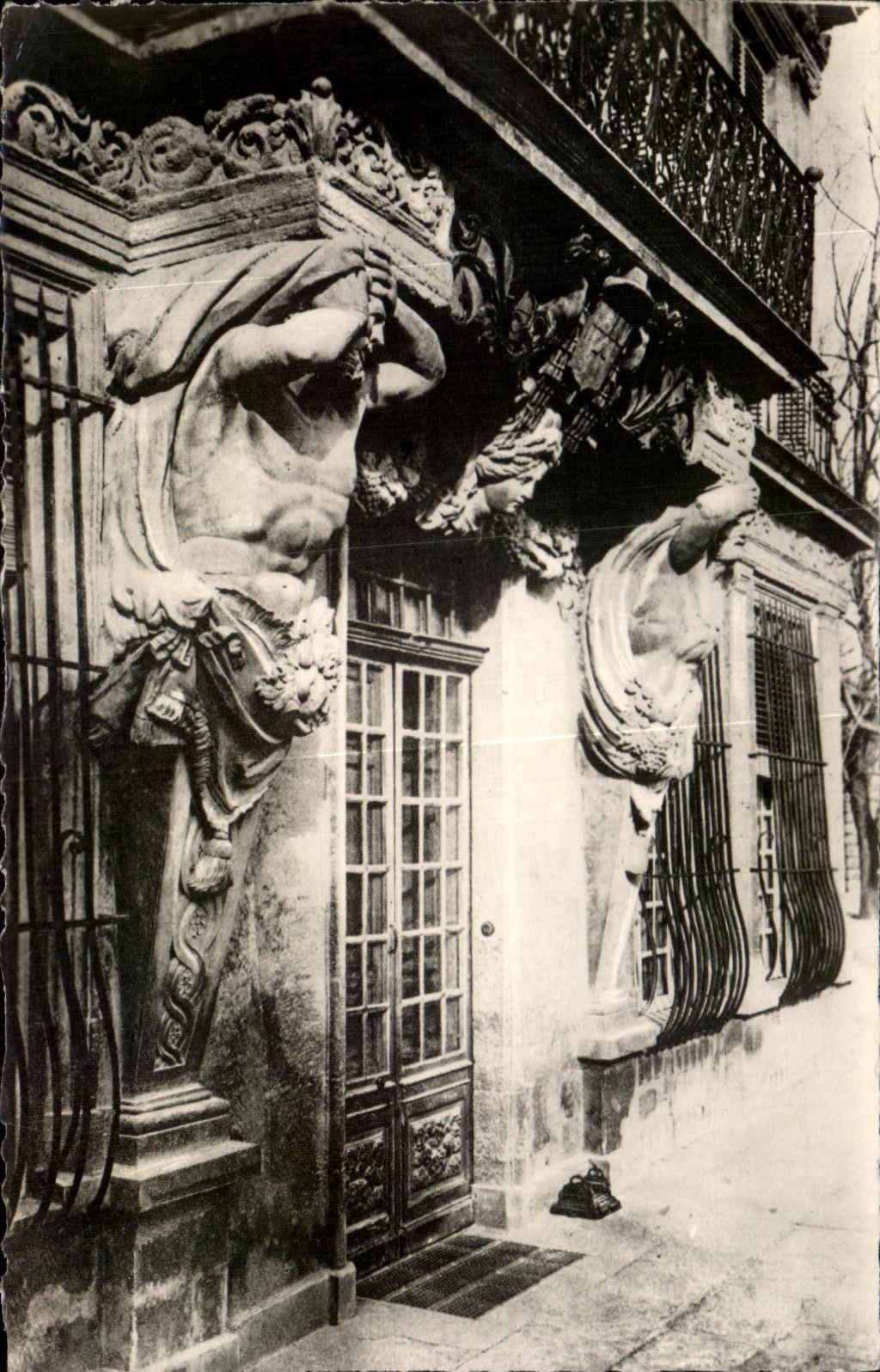 CPA Aix en Provence Cariatides