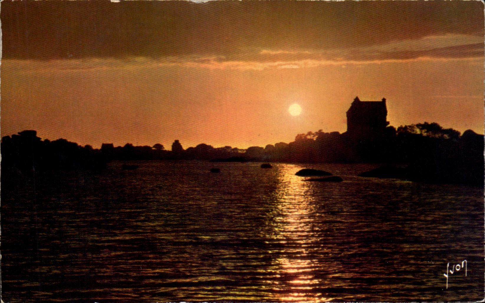 CPA La Bretagne La Cote de Granit Coucher de Soleil sur Costaeres