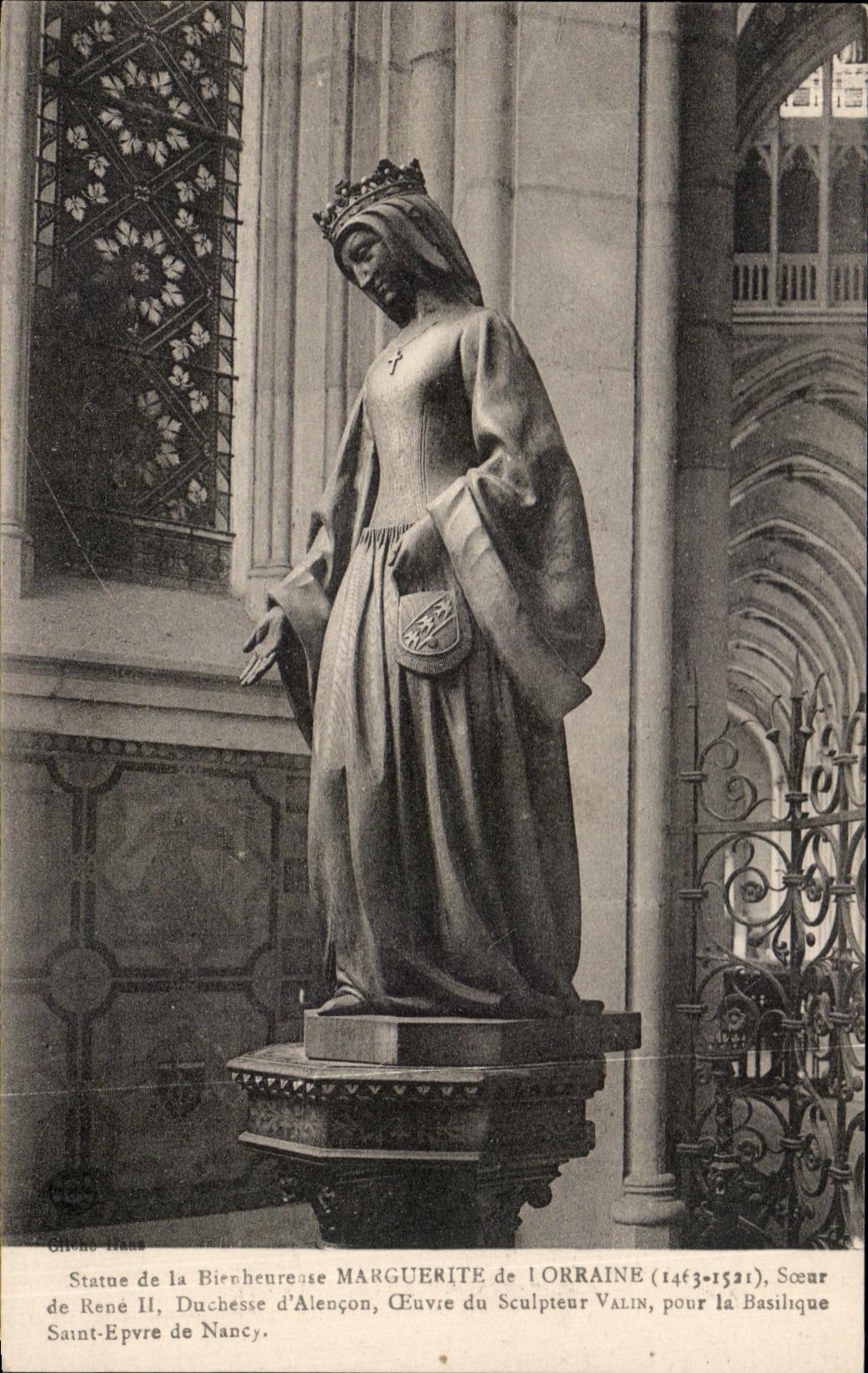 CPA Statue de la Bir heurease Marguerite de Lorraine Rene II Duchesse d Alencon Ceuvie du Sculpteur Valin