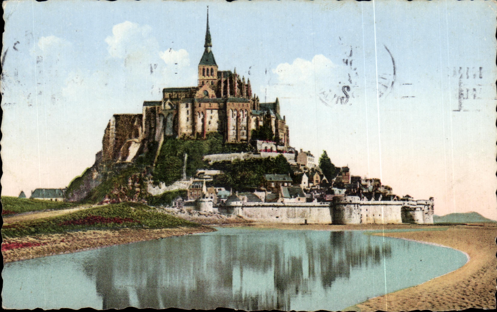 CPA Mont Saint Michel Cote Sud Vue prise a I Est de la Digue