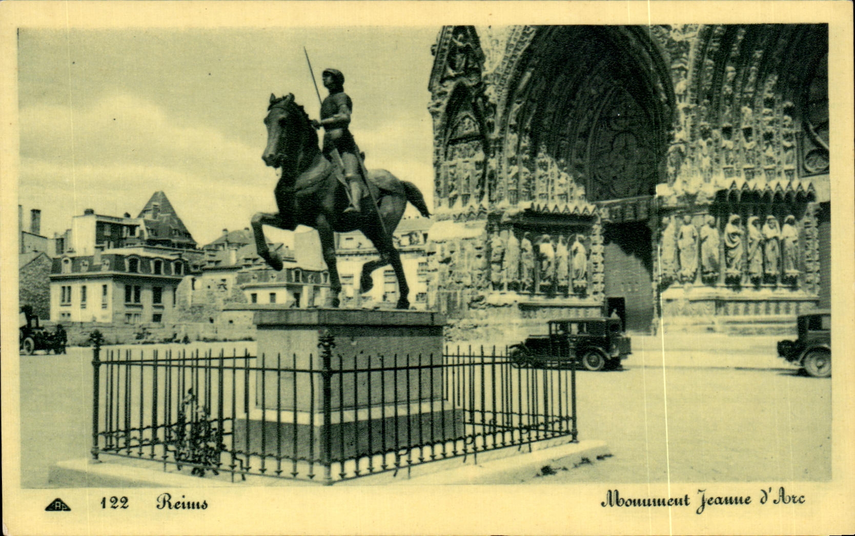 CPA Reims Monument Jeanne Arc