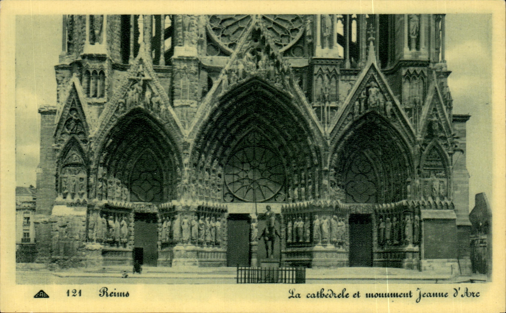 CPA Reims the Cathedral and Monument Jeanne Arc