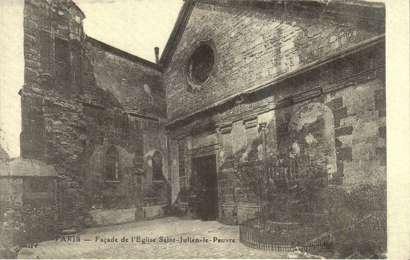 REPRO Paris Facade de I Eglise Saint Julien le Pauvre