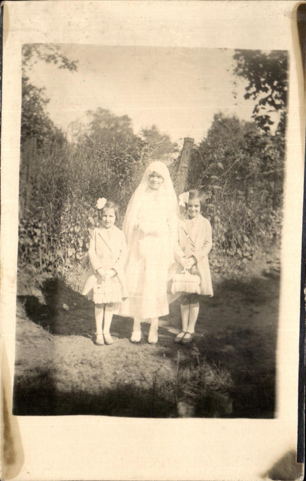Real photo Children communicant