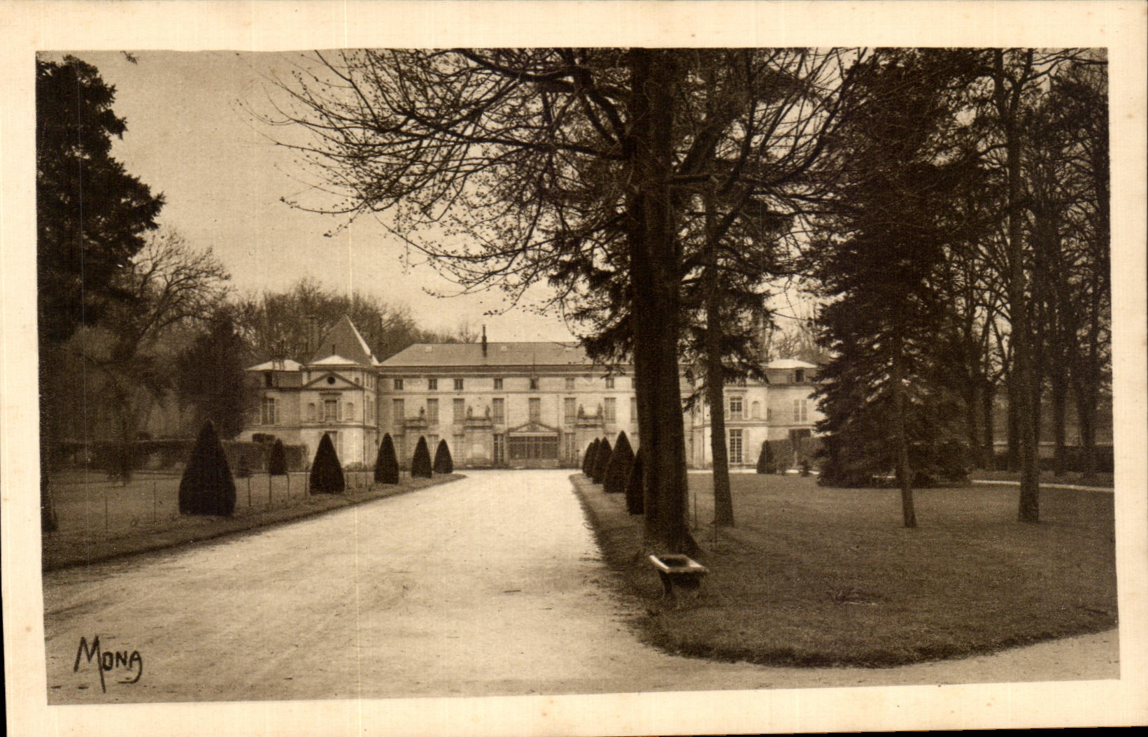 CPA Castle Of Malmaison Frontage of the Castle celabre by the memories of Napoleon ler and Josephine empress