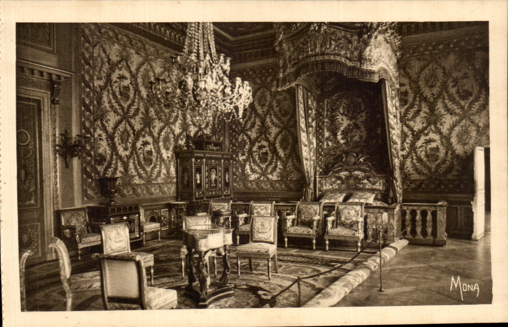 CPA Palais De Fontainebleau La chambre a coucher de la reine Marie Antoinette The Queen Marie Antoinette s bed room
