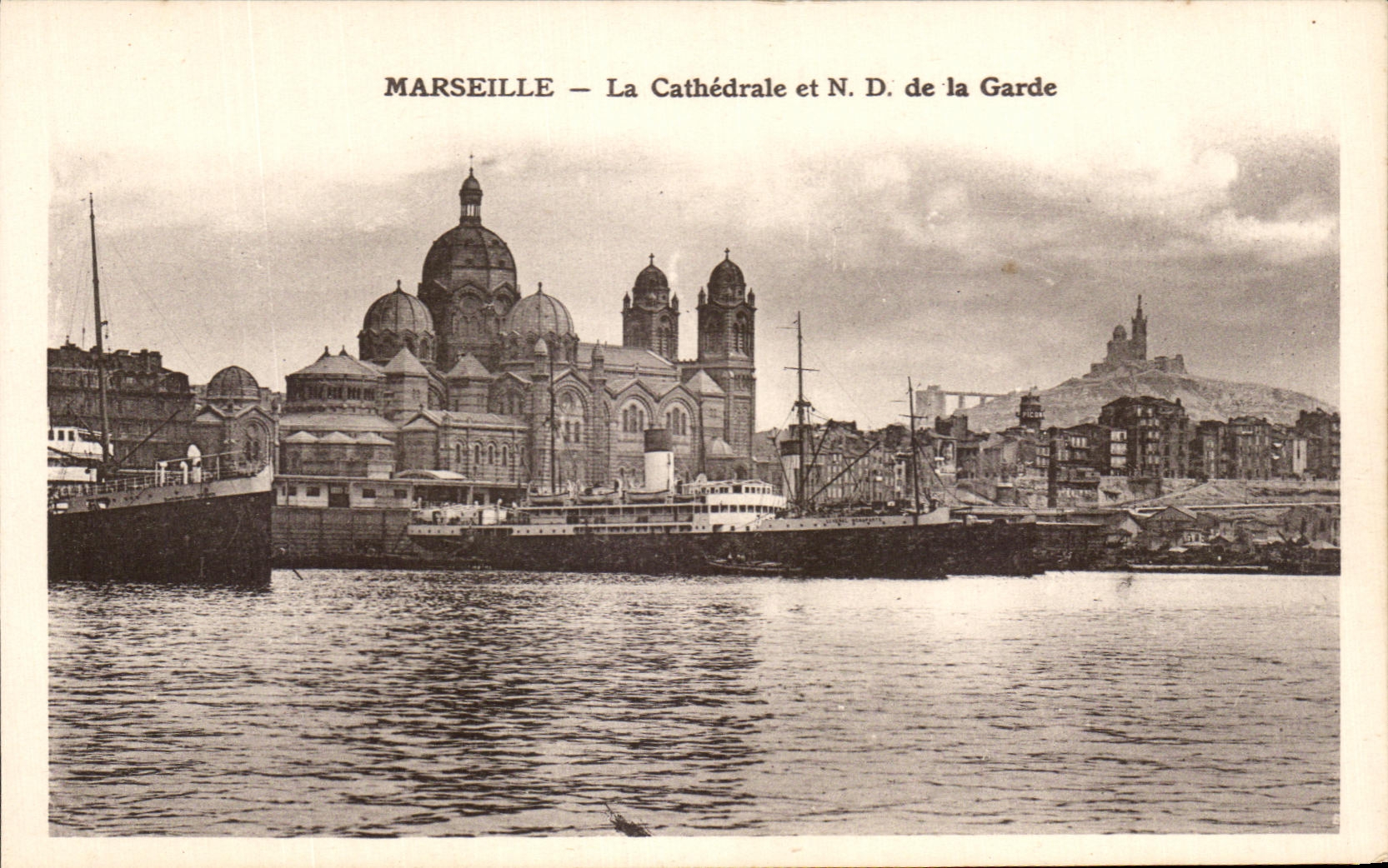 CPA Marseille La Cathedrale et N D de la Garde Bateau