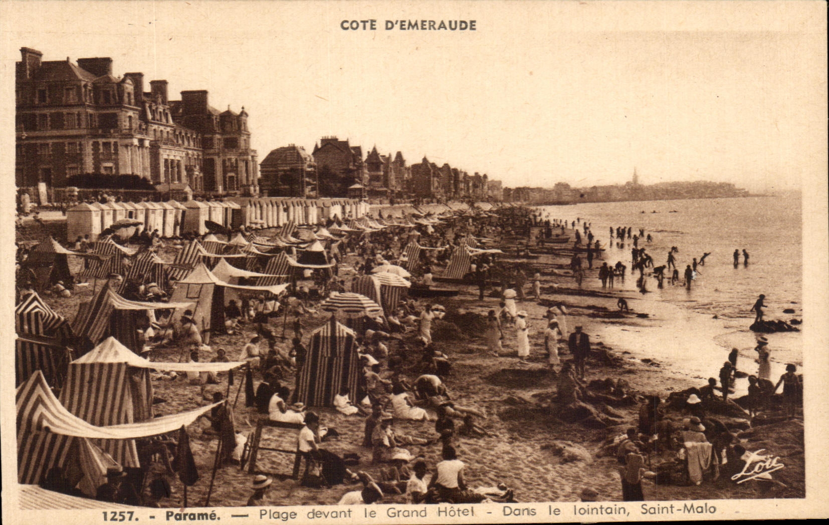 CPA Parame Plage devant le Grand Hotel Dans le lointain Saint Malo