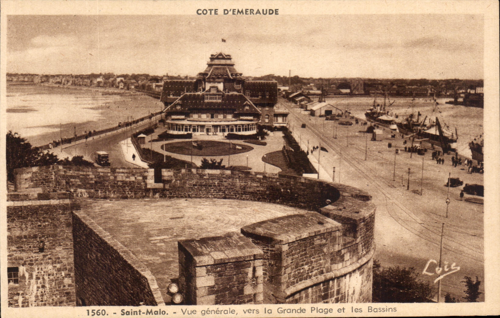 CPA Saint Malo Vue generale vers la Grande Plage et les Bassins