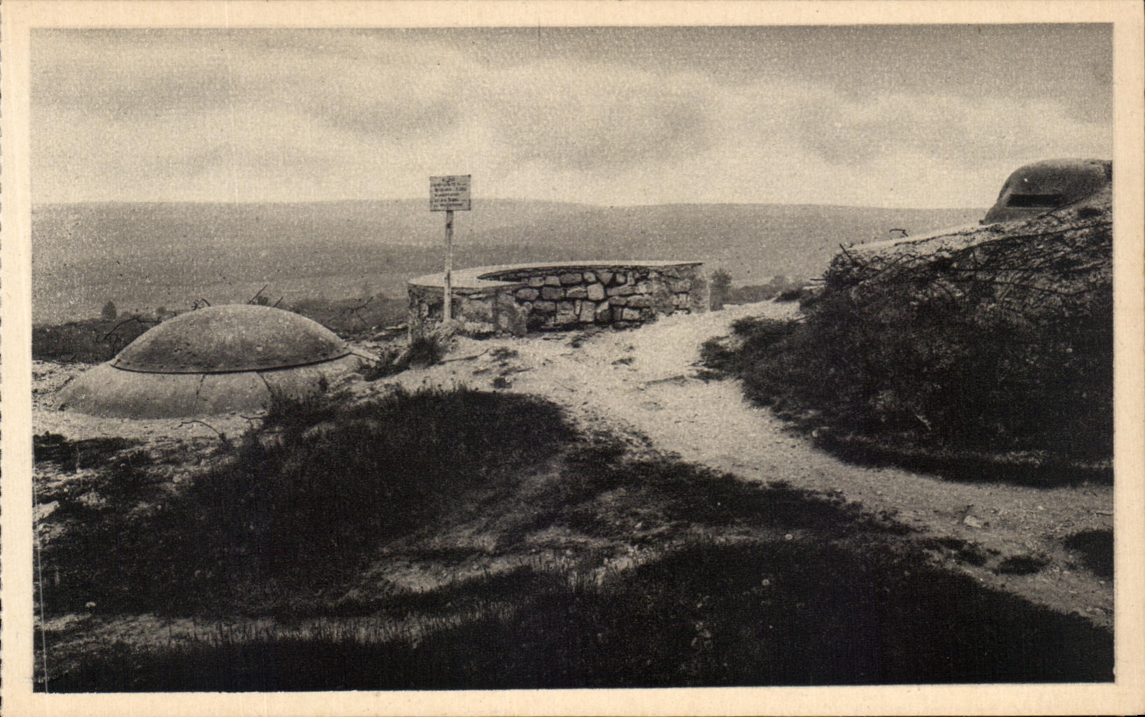 CPA Fort De Douaumont Turret Blindee Of 75 And Table Militaria Orientation