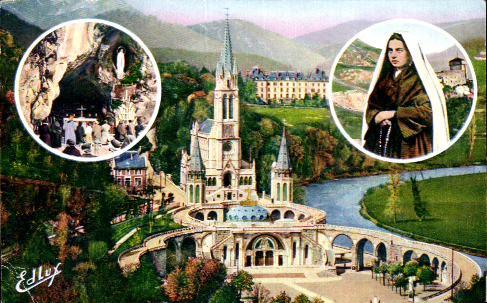 CPA Lourdes La Basilique Ste Bernadette La Grotte