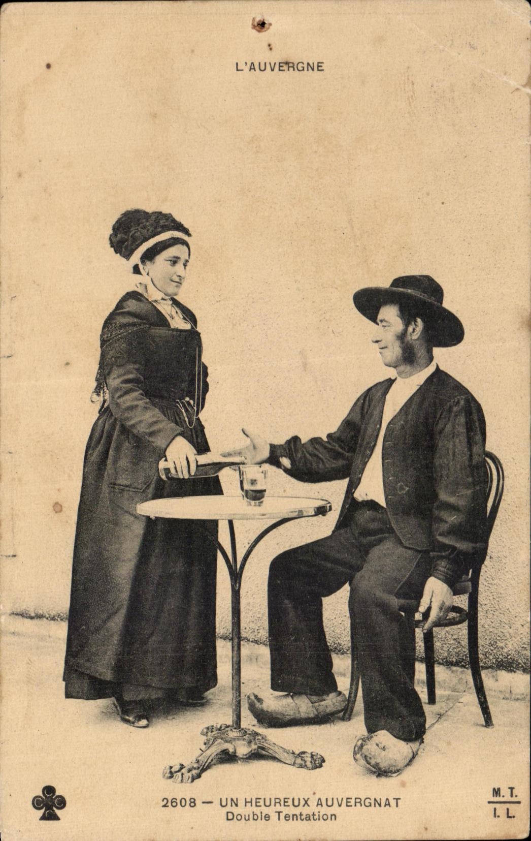 CPA L Auvergne Un Heureux Auvergnat Double Tentation Foklore Costume