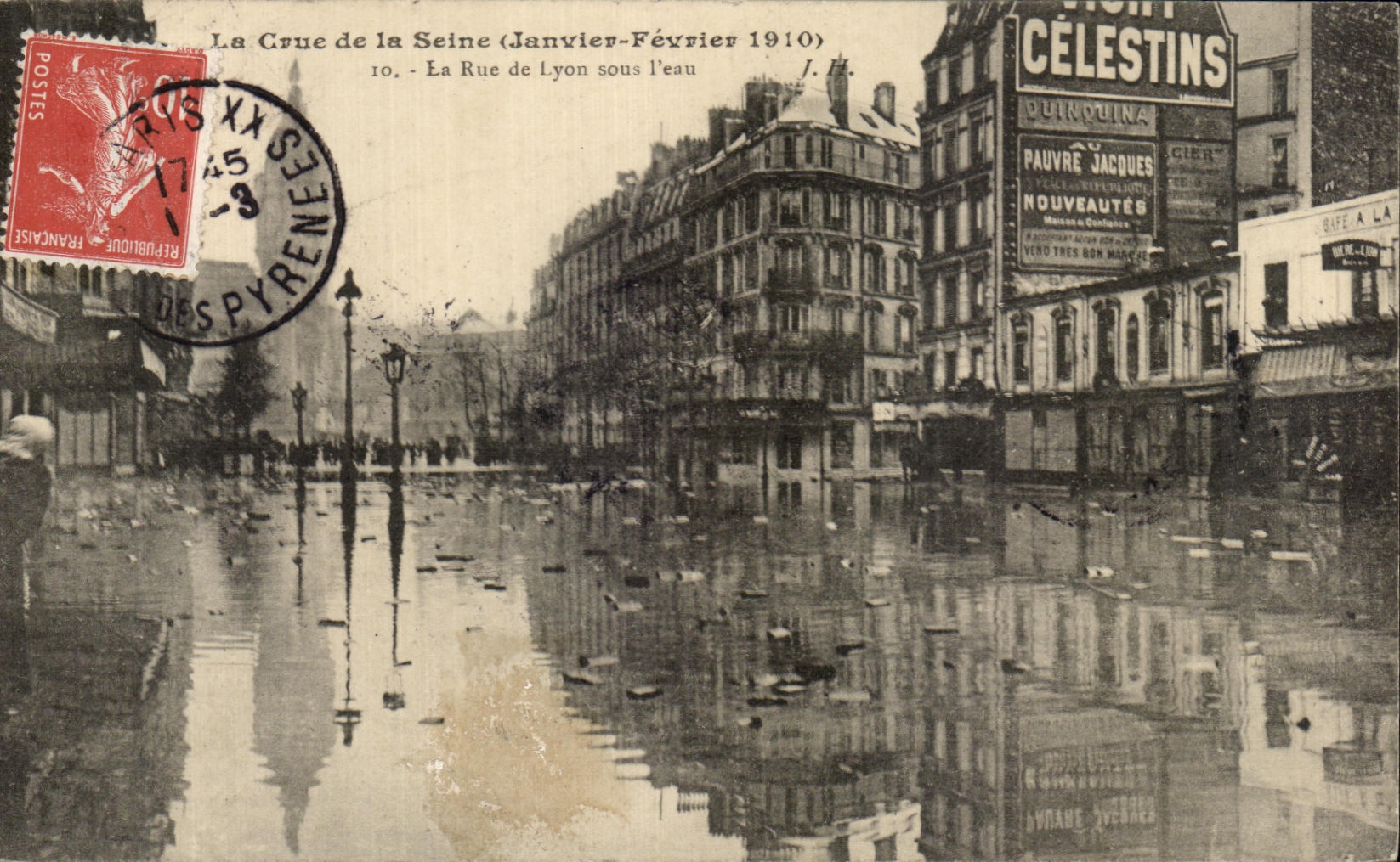 CPA La Crue de la Seine La Rue de Lyon sous I eau Inondations Celestins