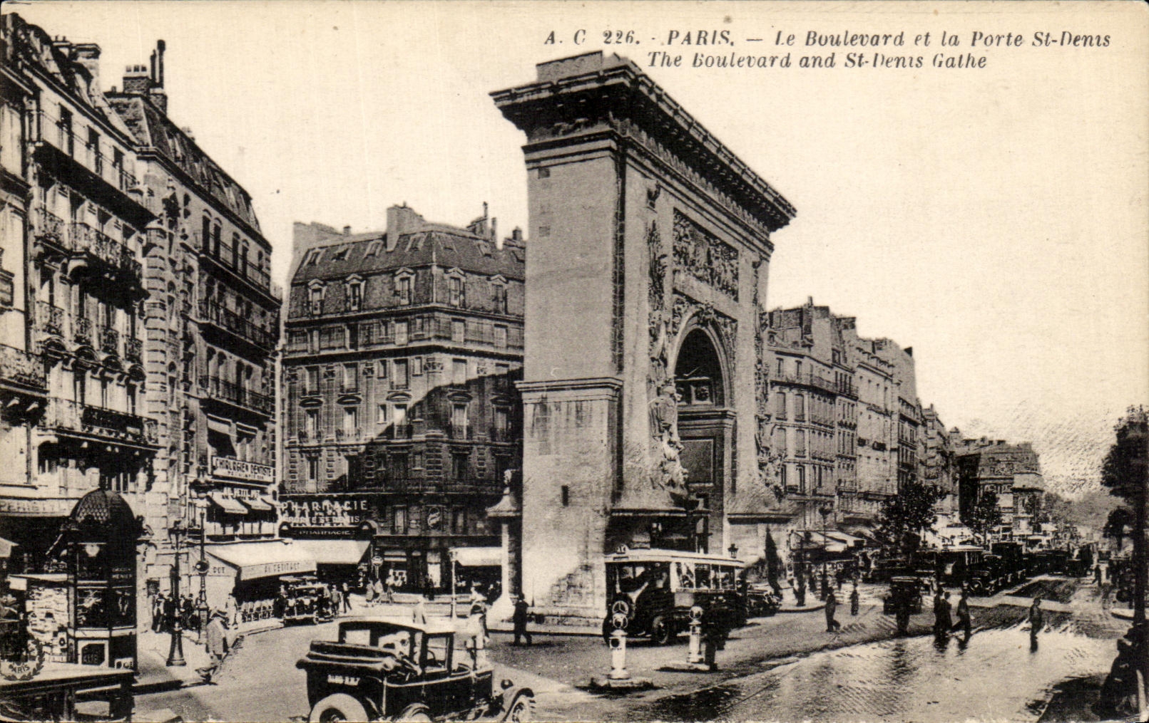 CPA Paris Le Boulevard et la Porte St Denis The Boulevard and St Danis Gathe