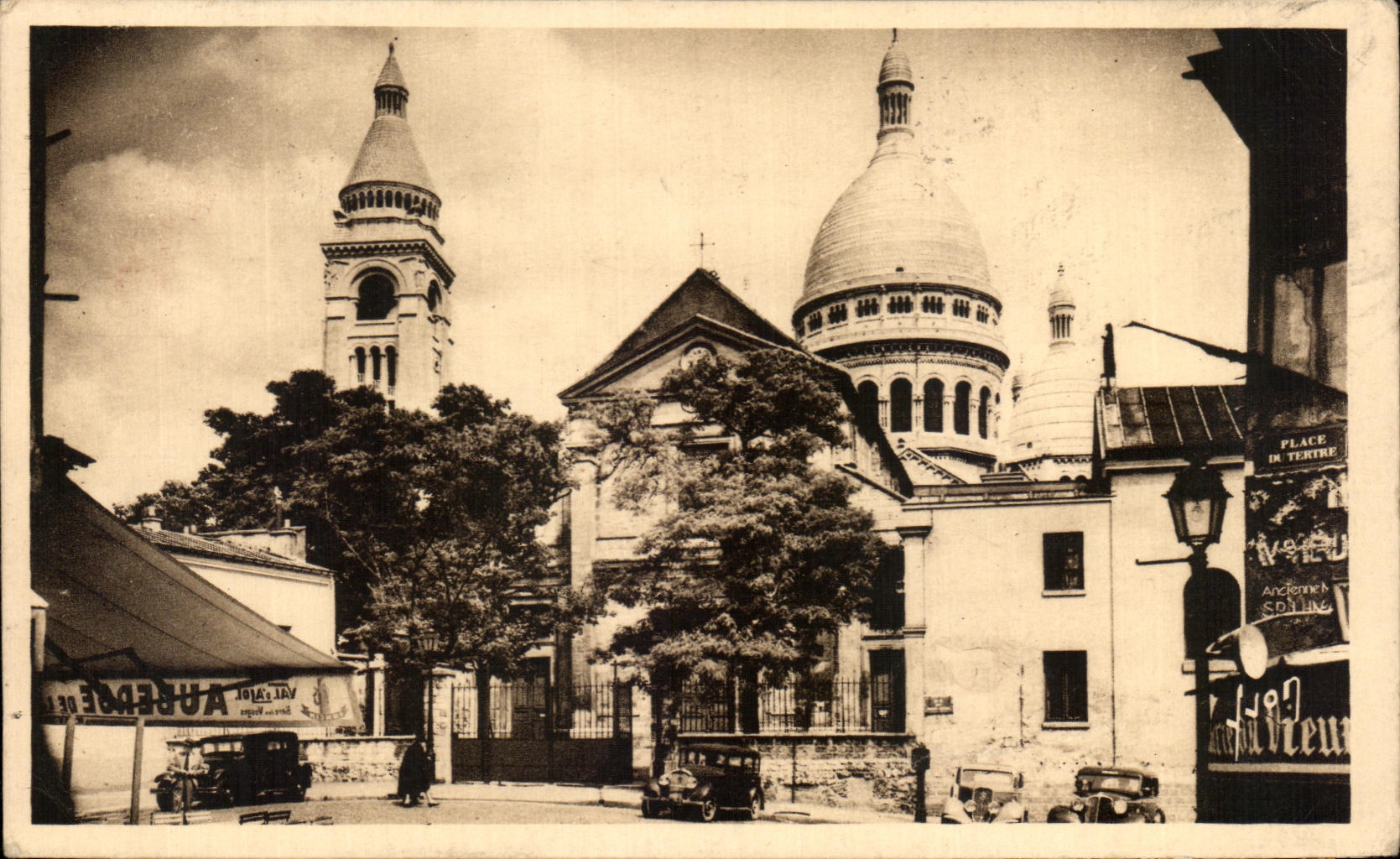 CPA Paris en Flanant 180 Eglise St Pierre et Sacre Coeur de Montmartre
