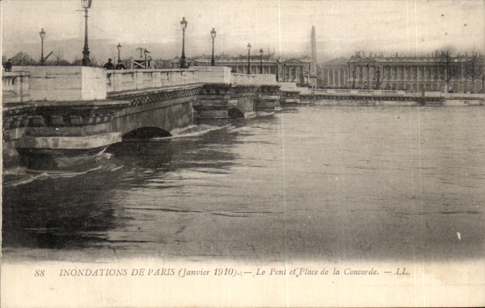 CPA Inondations De Paris Le Pont et Place de la Concorde