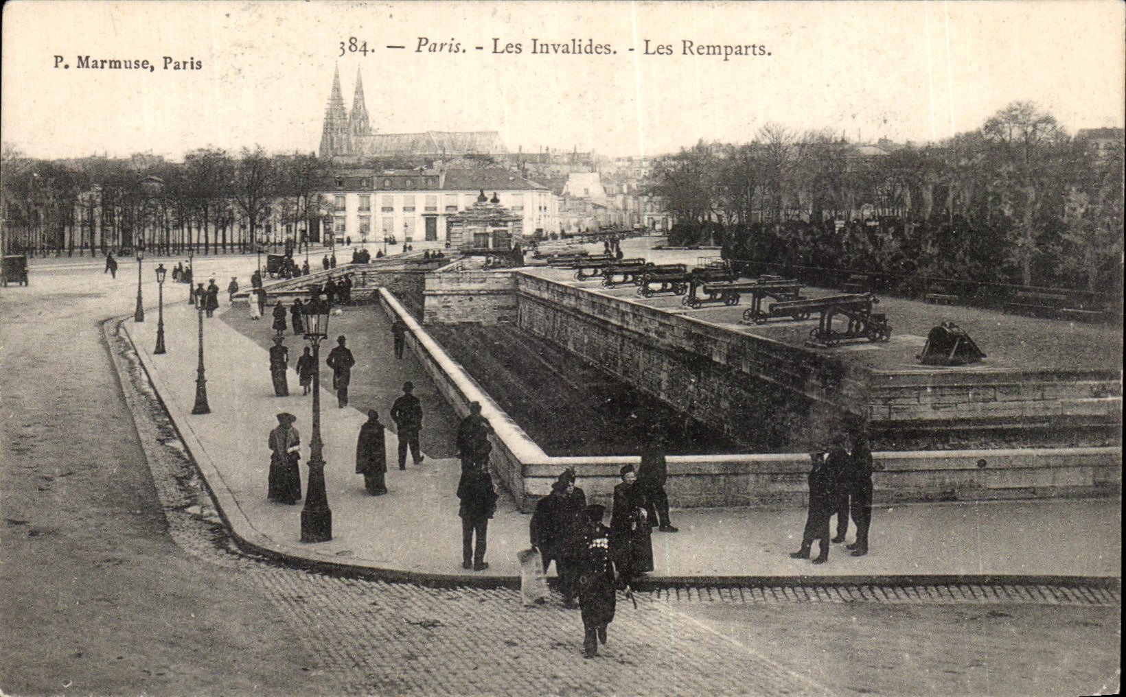 CPA Paris Les Invalides Les Remparts
