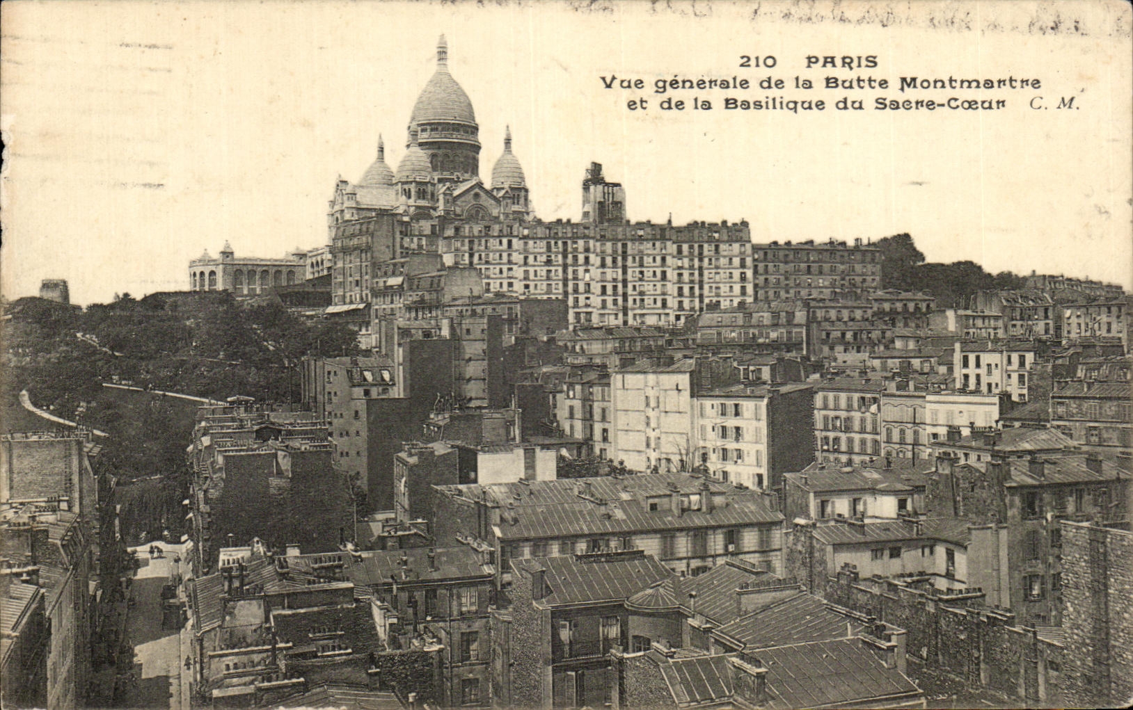 CPA Paris Vue Generale de la Butte Montmartre et de la Basilique du Sacre Coeur