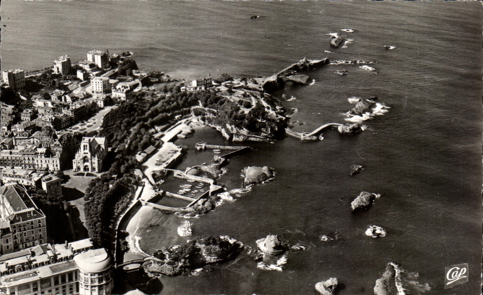 CPA Biarritz Casino Bellevue Port des Pecheurs Rocher de la Vierge