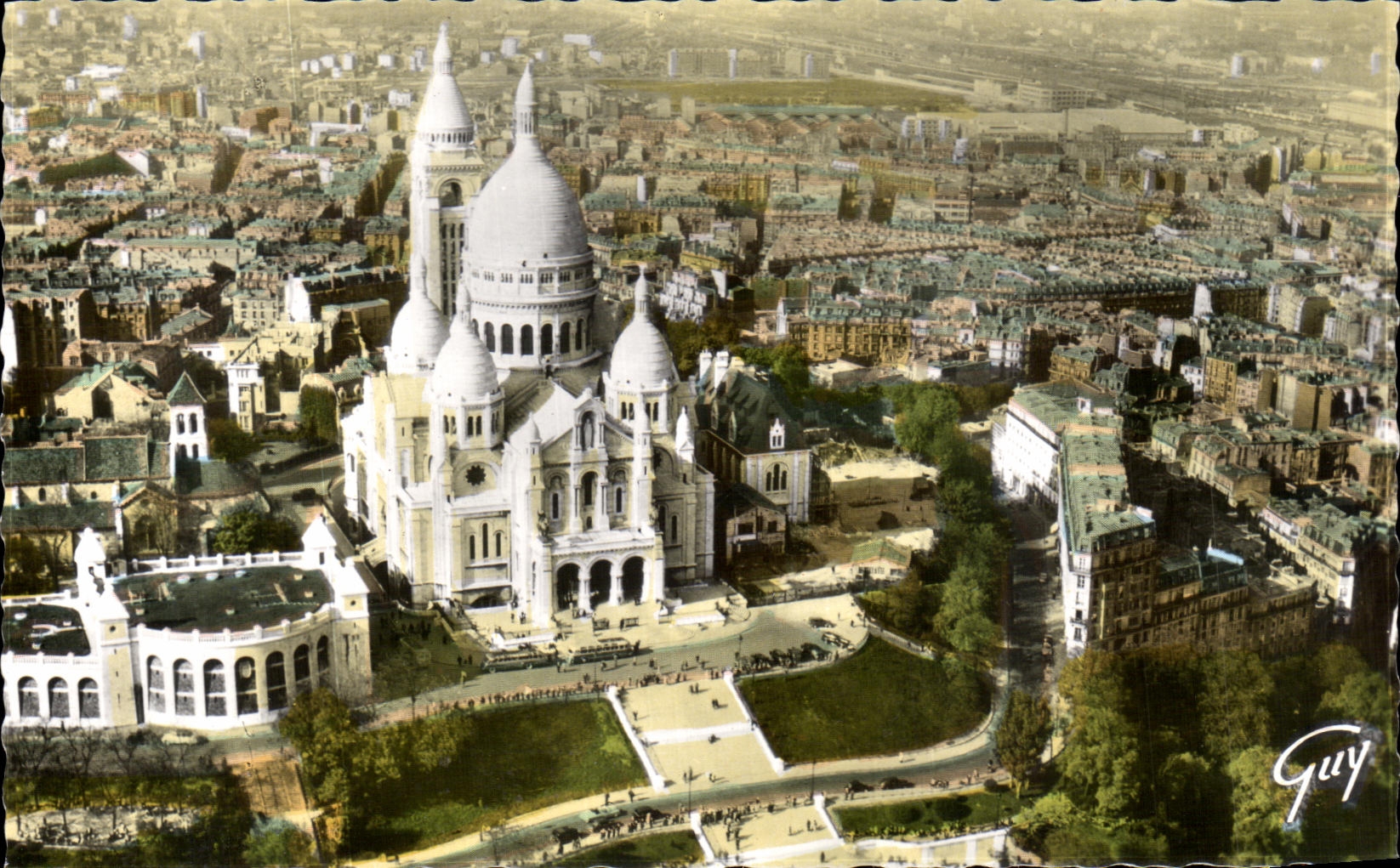 CPSM En Avion Sur Paris La basilique du Sacre Coeur de Monumortre