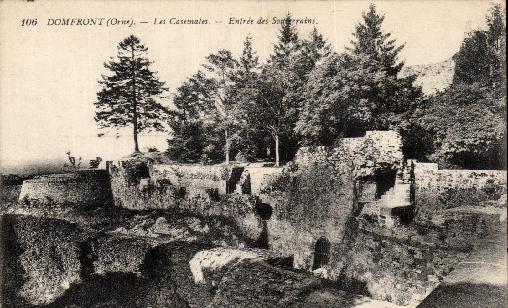 CPA Domfront Les Casemates Entree des Souterrains