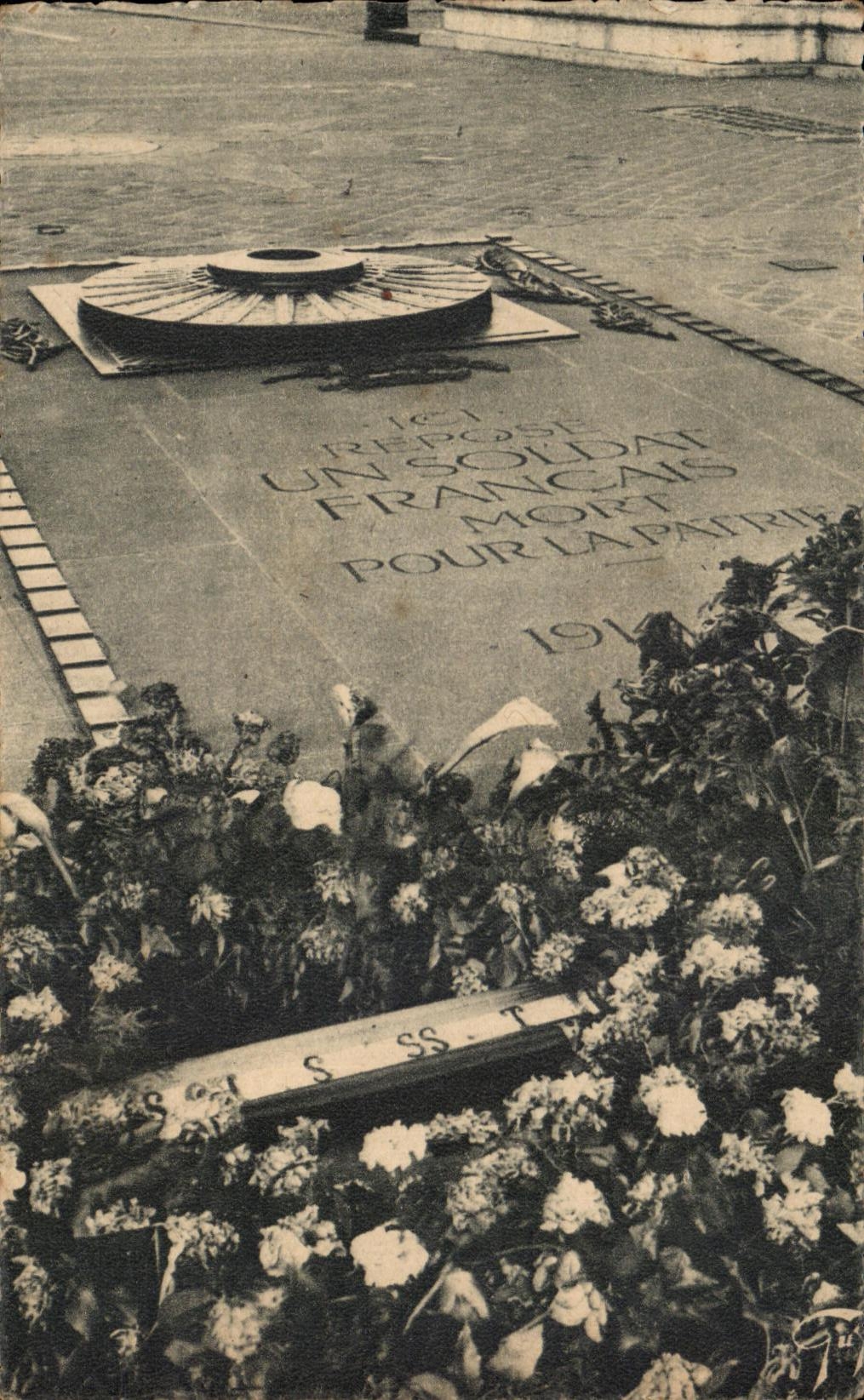 CPA Paris Et Ses Merveilles Tombe du Saldat lnconnu sous l Arc de Triomphe de l Etoile