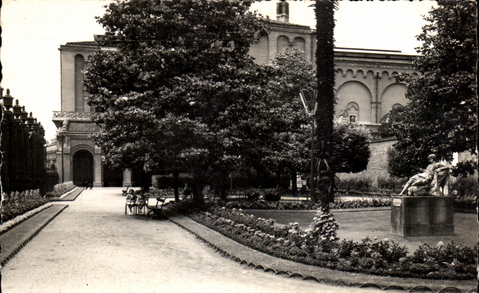 CPA Toulouse Le Square du Musee des Augnstins