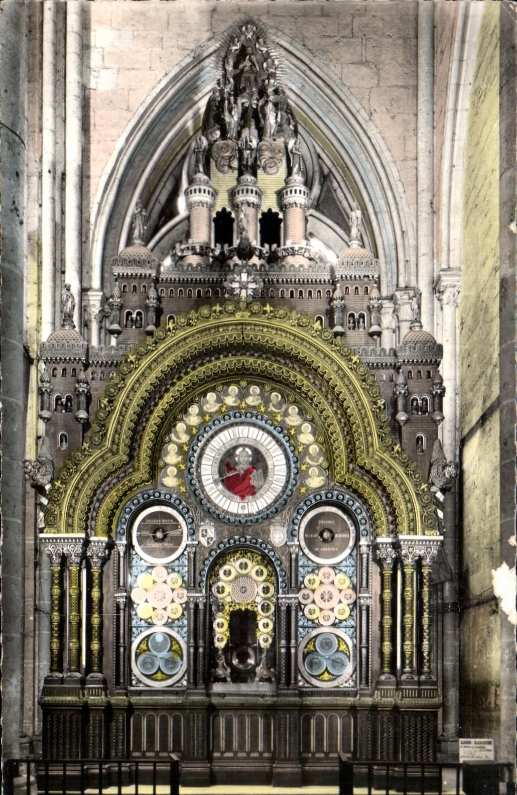 CPA Cathedrale de Beauvais L Horloge monumentale