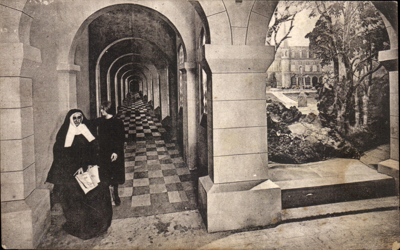 CPA Bernatette au couvent Saint Gildard a Nevers