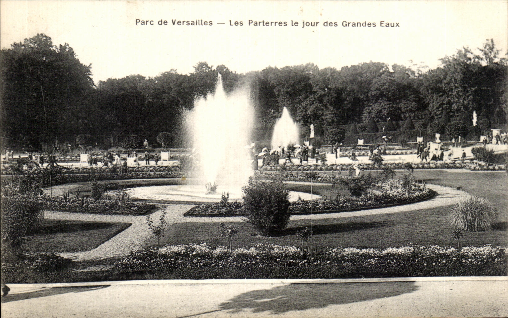 CPA Parc de Versailles Les Parterres Le Jour des Grandes Eaux