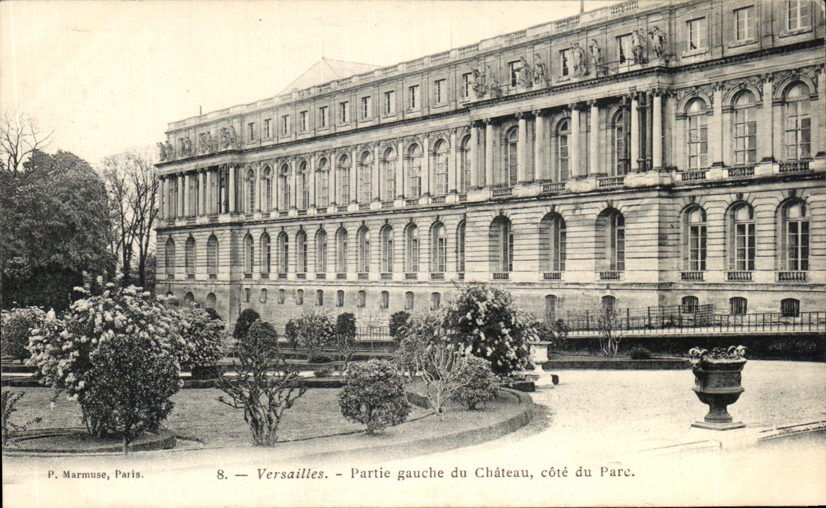 CPA Panorama Partie gauche du Chateau cote du Parc