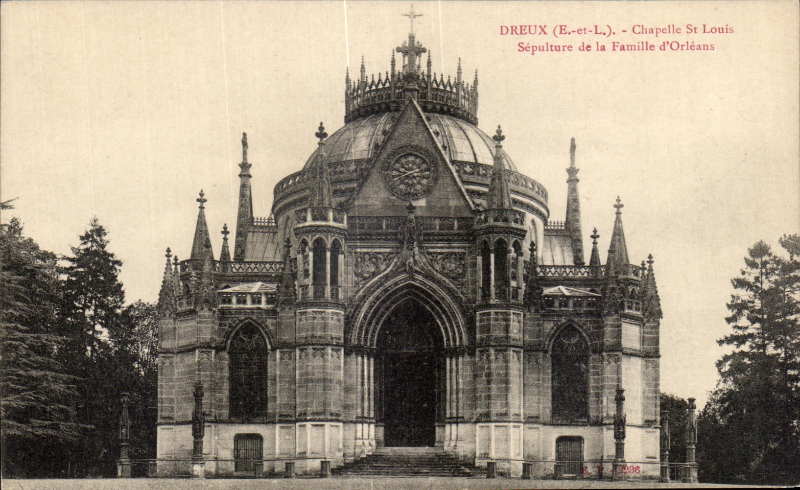 CPA Dreux Chapelle St Louis Sepulture de la Famille d Orleans