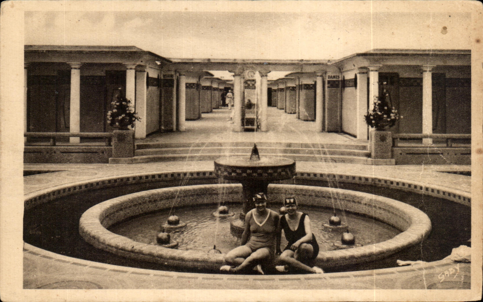 CPA Deauville La Plage Fleurie Baigneuses L Aytrium