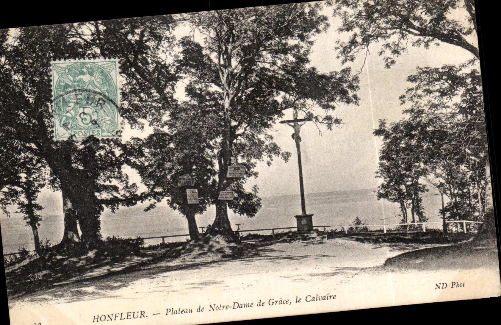 CPA Honfleur Plateau de Notre Dame de Grace Le Calvaire Christ