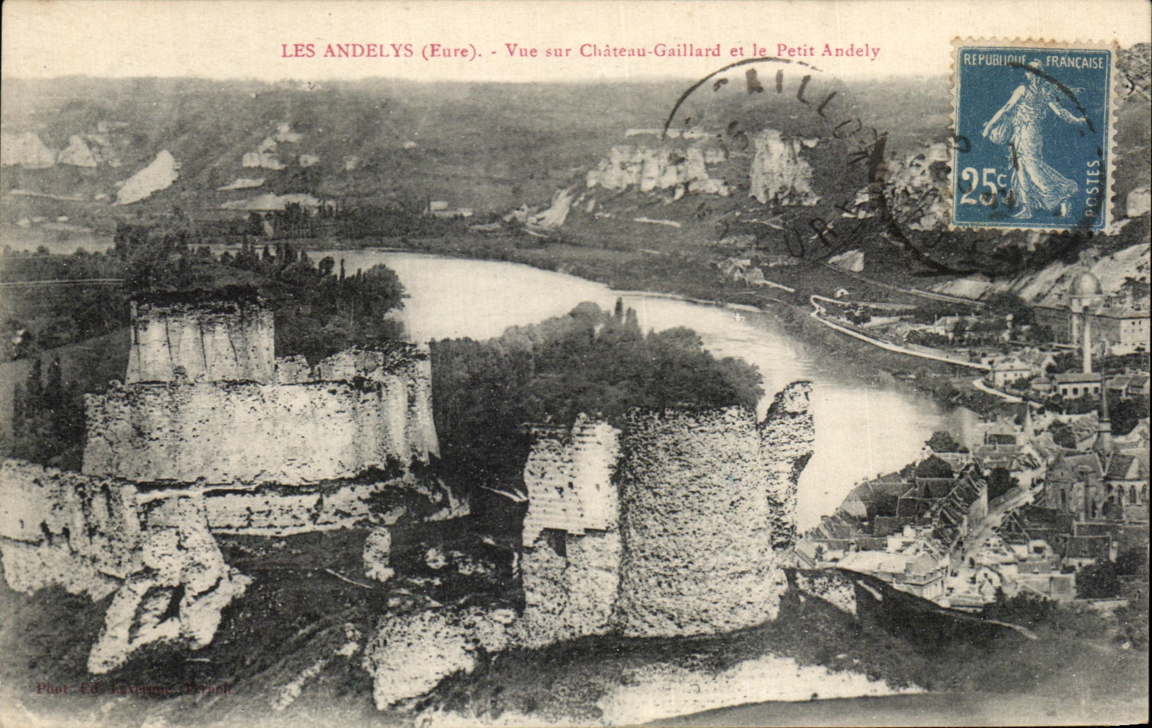 CPA Les Andelys Vue sur Chateau Gaillard et le Petit Andely