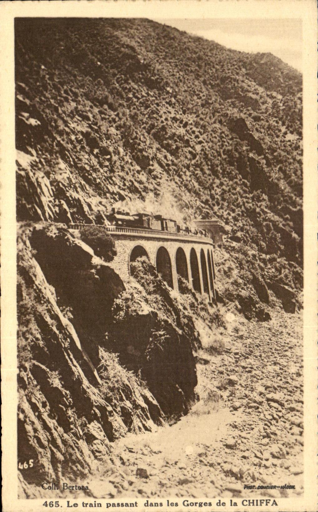 CPA Le train passant dans les Gorges de la Chiffa