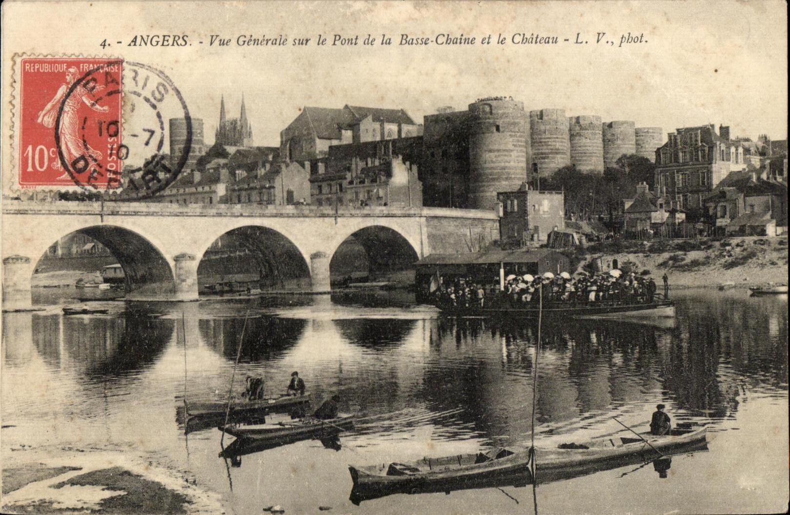 CPA Angers Vue Generale sur le Pont la Basse Chaine et le Chateau Bateau