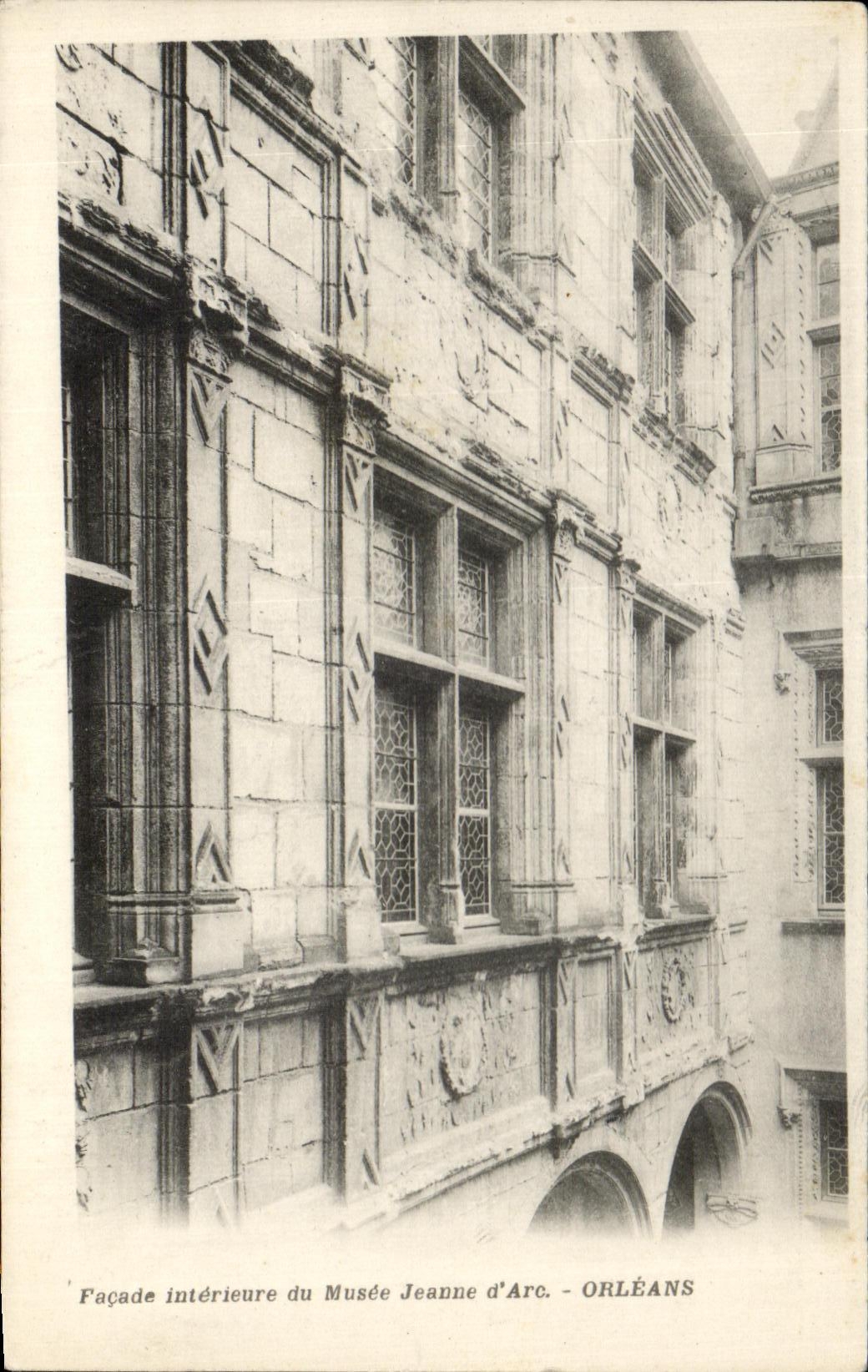 CPA Orleans Facade Interieure du Musee Jeanne d Arc