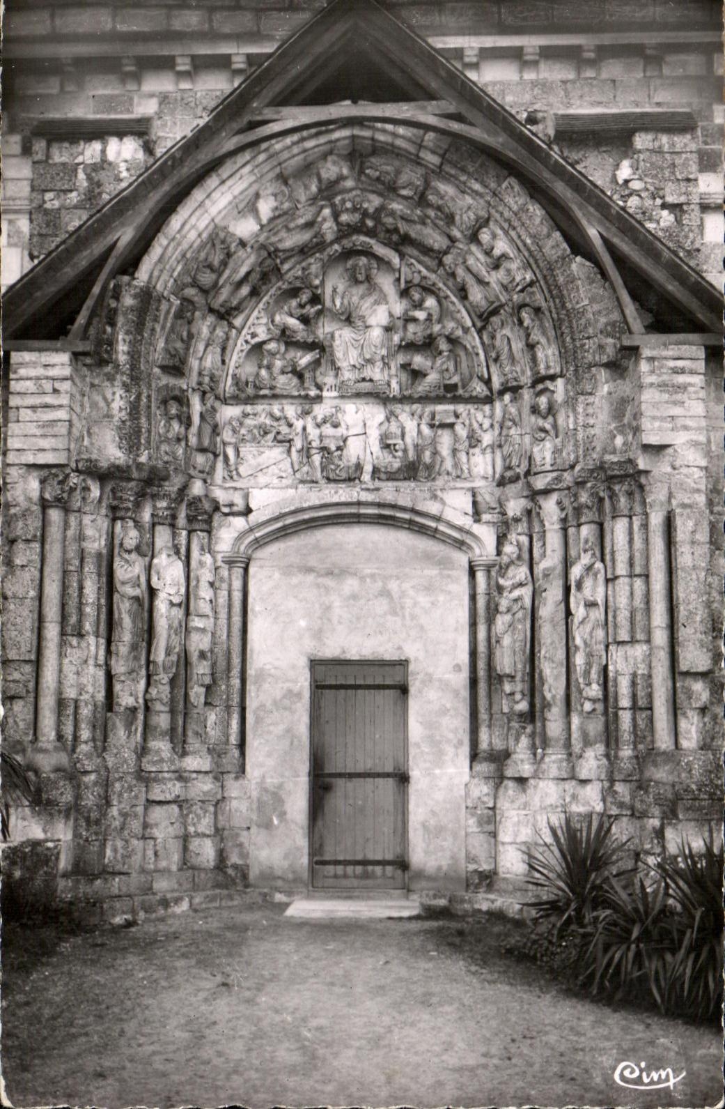 CPA St Benoit on the Loire Basilica the Northern Gate