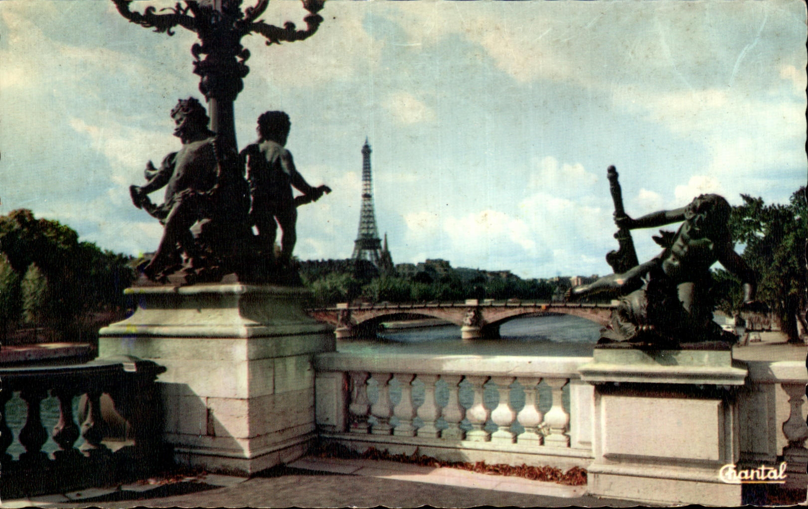 CPA Paris the Eiffel tower Seen of the Place of the Harmony